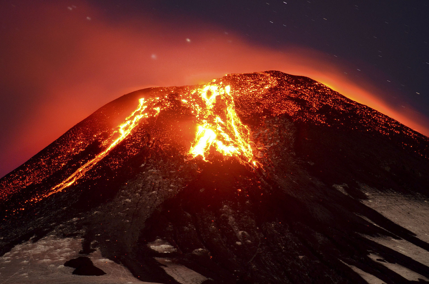 Núi lửa Villarrica vẫn đang hoạt động không ổn định.