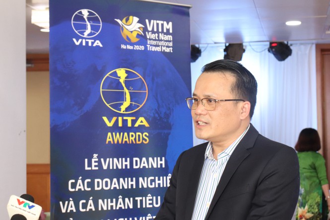 CEO NGUYỄN VĂN HẠ TRẢ LỜI BÁO CHÍ TẠI LỄ VINH DANH