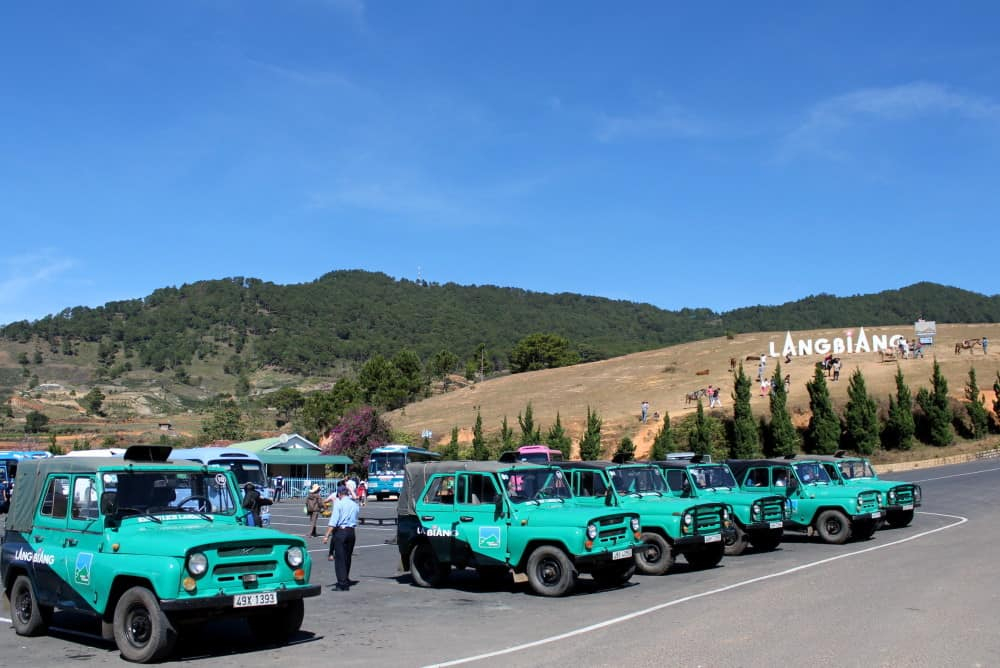Những chiếc xe UAZ "thần thánh" tại LangBiang. 