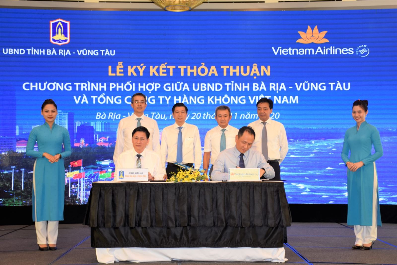 Vietnam Airlines ký kết thỏa thuận hợp tác với tỉnh Bà Rịa - Vũng Tàu và Saigontourist Group. 
