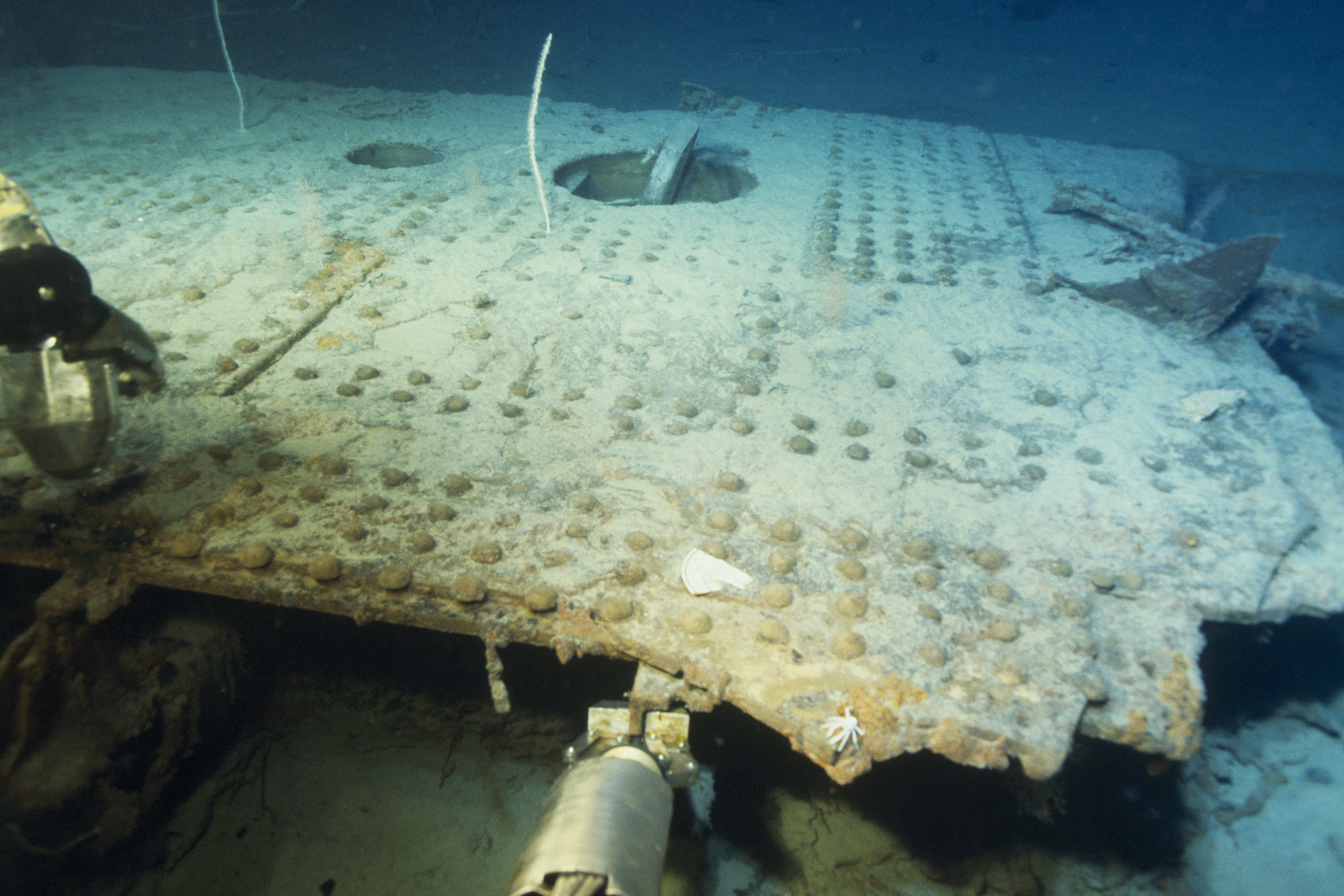 xác tàu Titanic ở độ sâu 3,8 km dưới đáy biển ở phía bắc Đại Tây Dương được chụp vào năm 1996